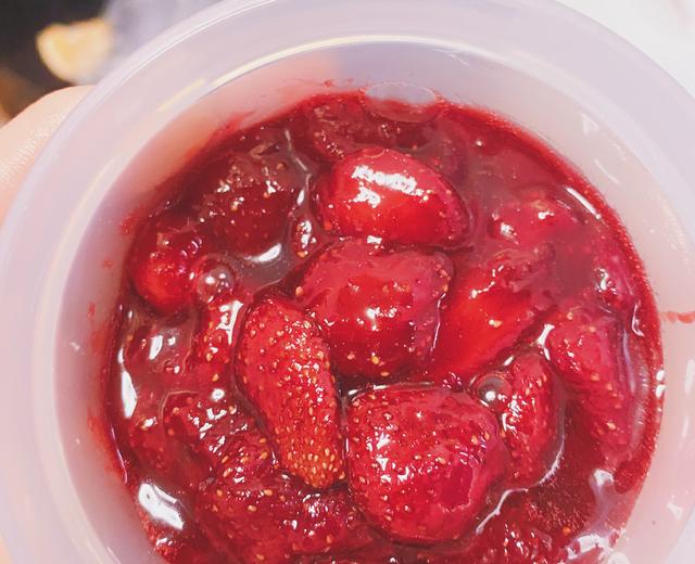 初夏的草莓香(草莓酱)的做法