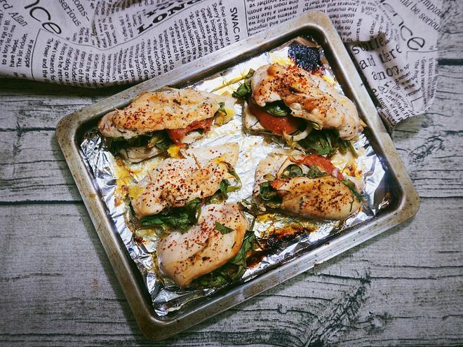 【减脂增肌】菠菜奶酪酿馅烤鸡胸 Spinach&cheese stuffed chicken breast的做法