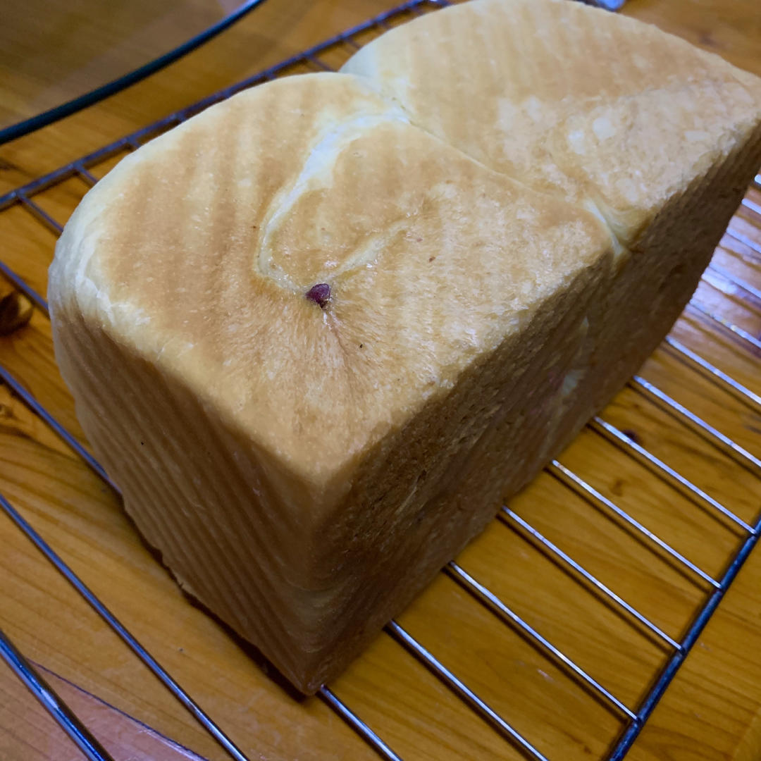 用烤箱自己做面包--手工牛奶吐司面包