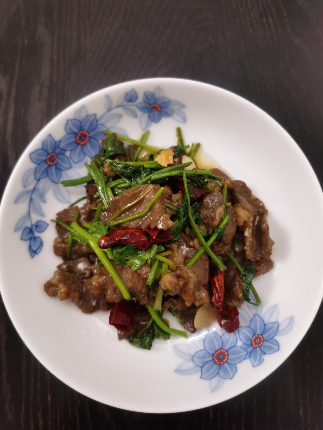 小炒牛肉（肉嫩味香）