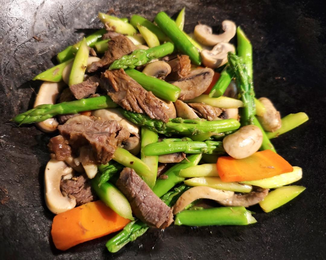 芦笋口蘑炒牛肉