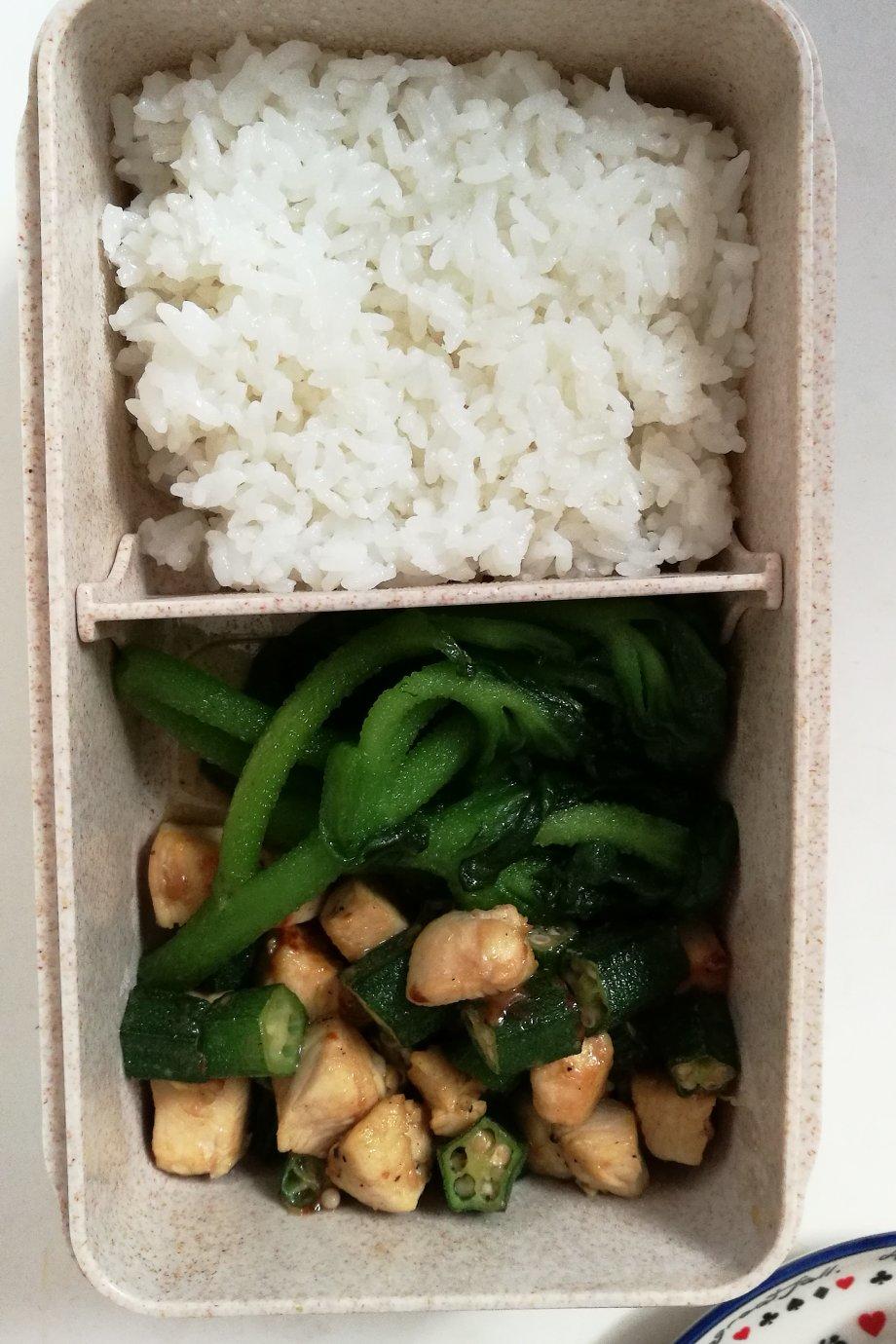 秋葵炒鸡丁