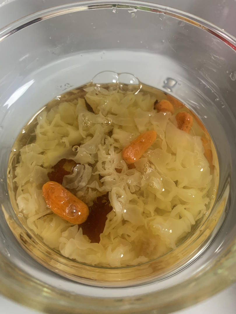 冰糖银耳红枣汤