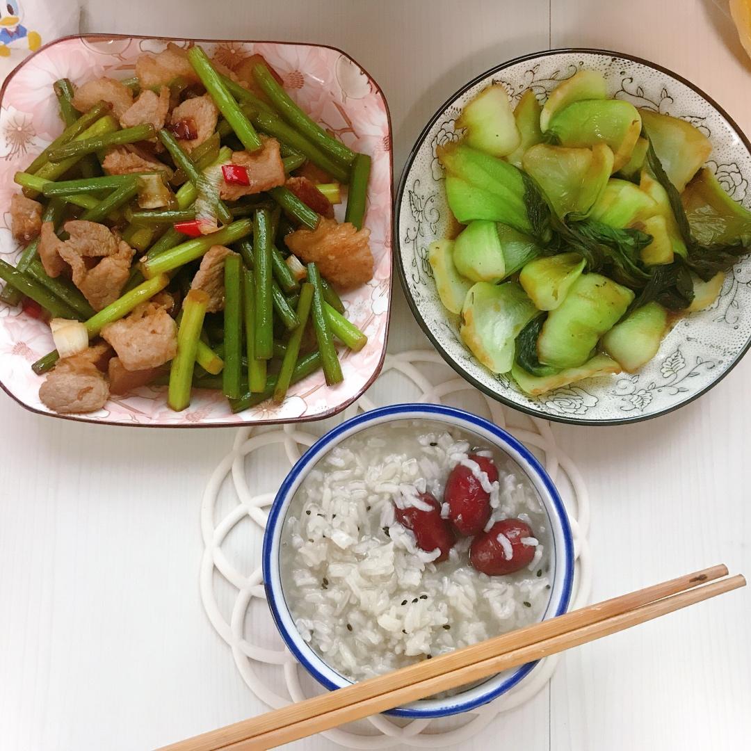 蒜苔炒肉（家庭版）