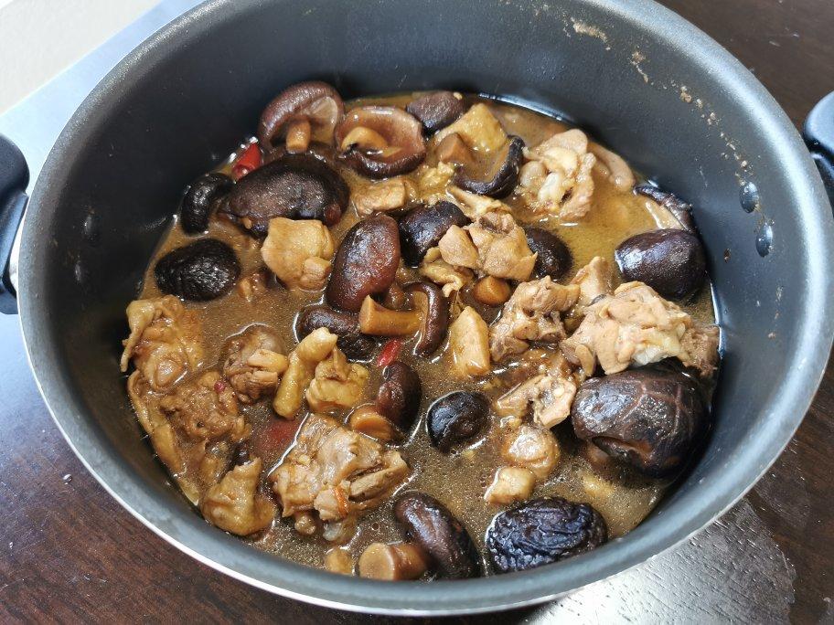 小鸡炖蘑菇