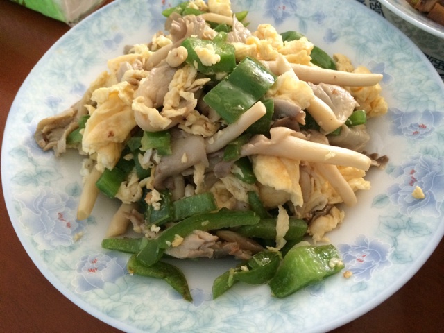 平菇青椒炒蛋