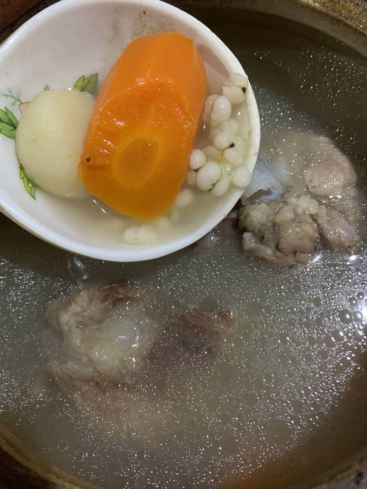 马蹄薏米胡萝卜大骨汤的做法
