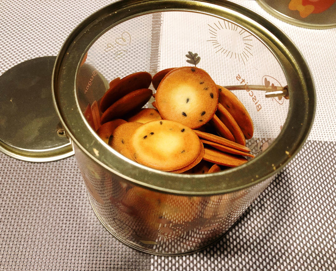 小时候的味道 — 芝麻鸡蛋薄脆饼干