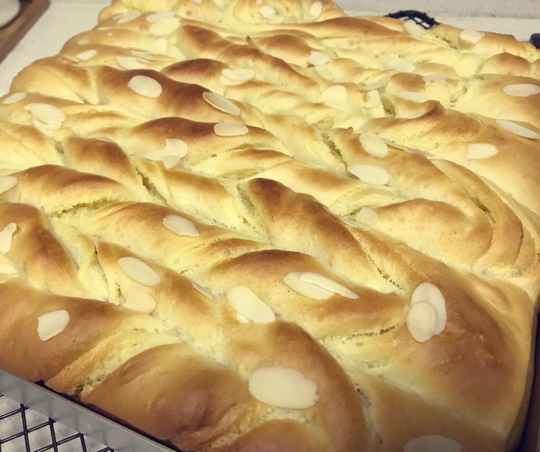 杏仁奶油软排包