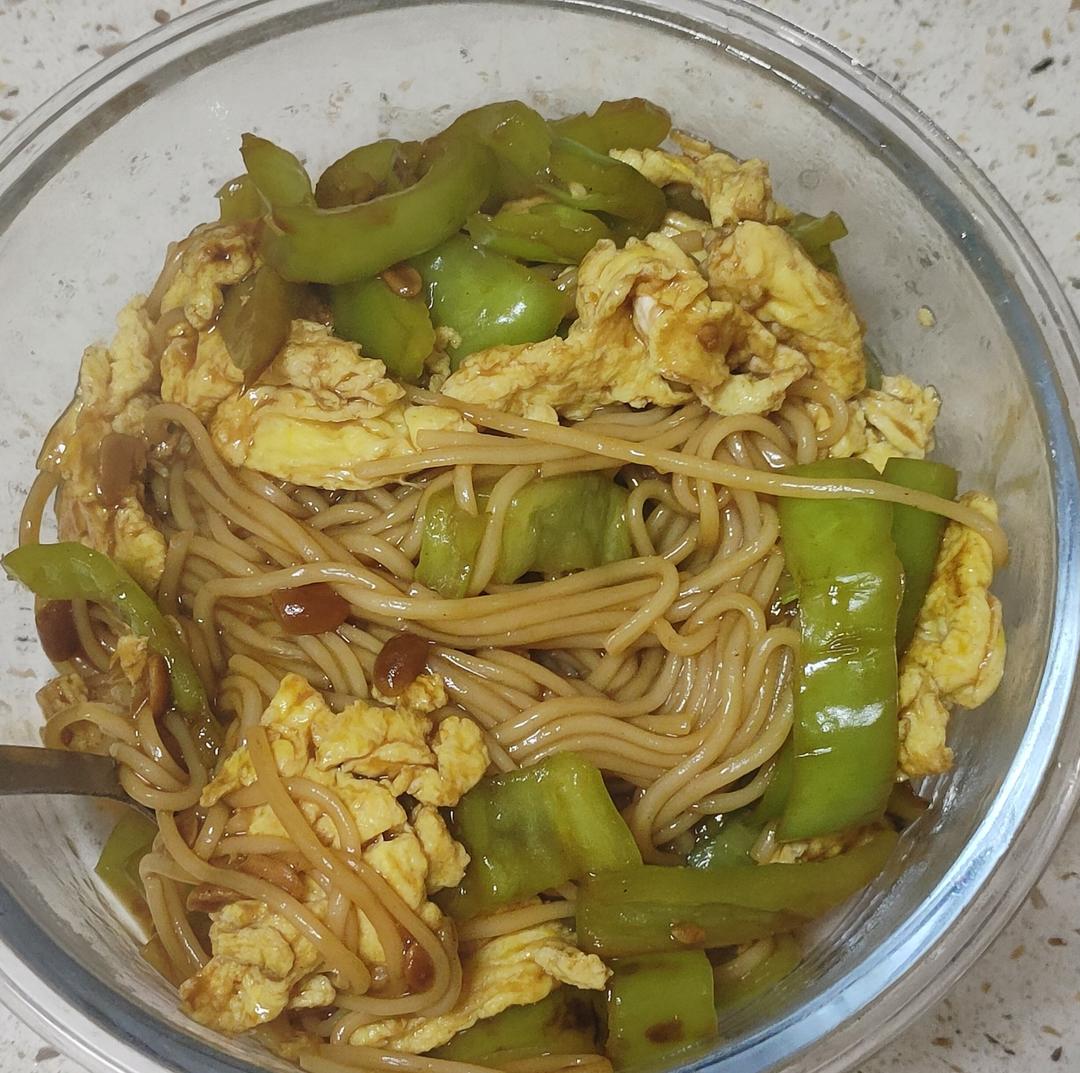 好吃不胖的青椒鸡蛋拌面