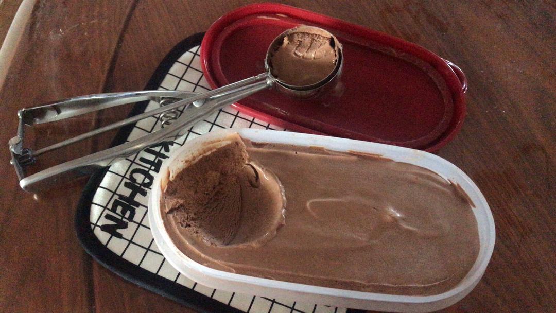 非常非常浓郁的巧克力冰激凌