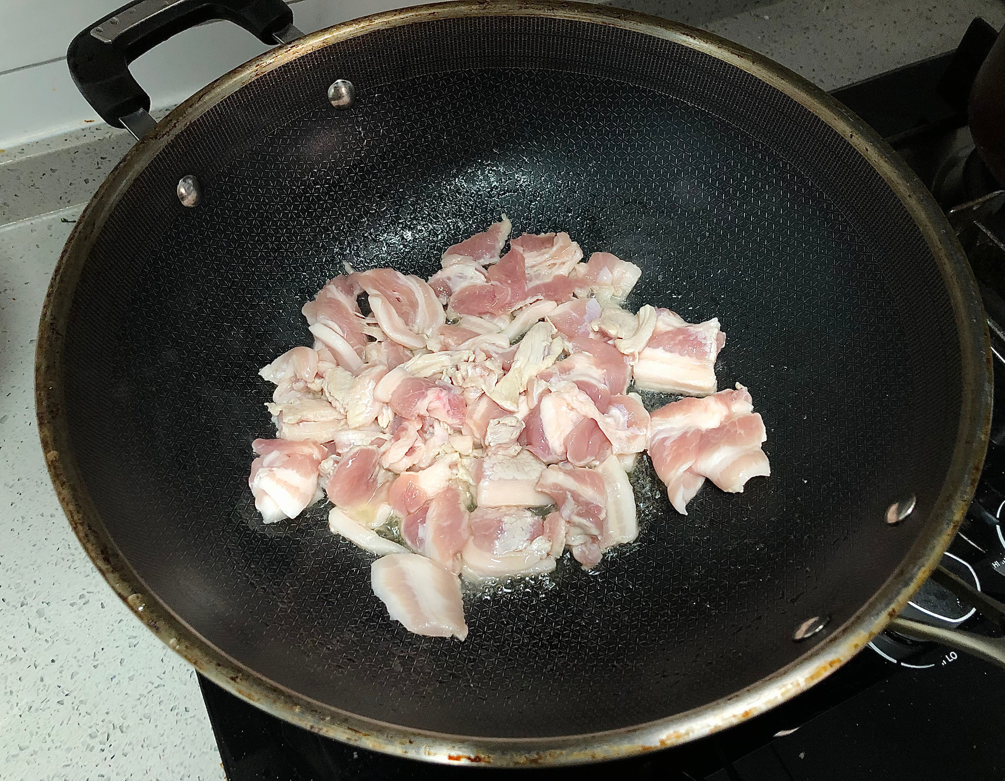 家常版蘑菇炒肉片❗️鲜嫩可口的做法 步骤2
