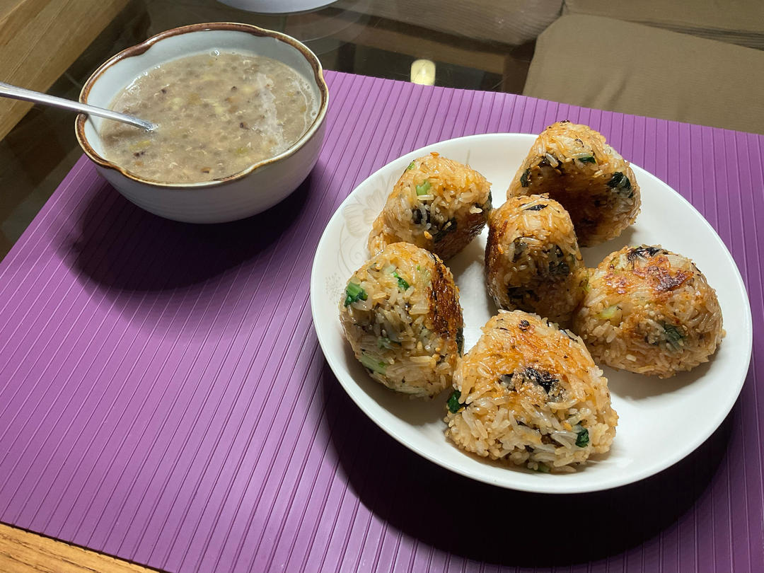 剩米饭这样做好吃好吃到转圈圈，自制日式海苔饭团