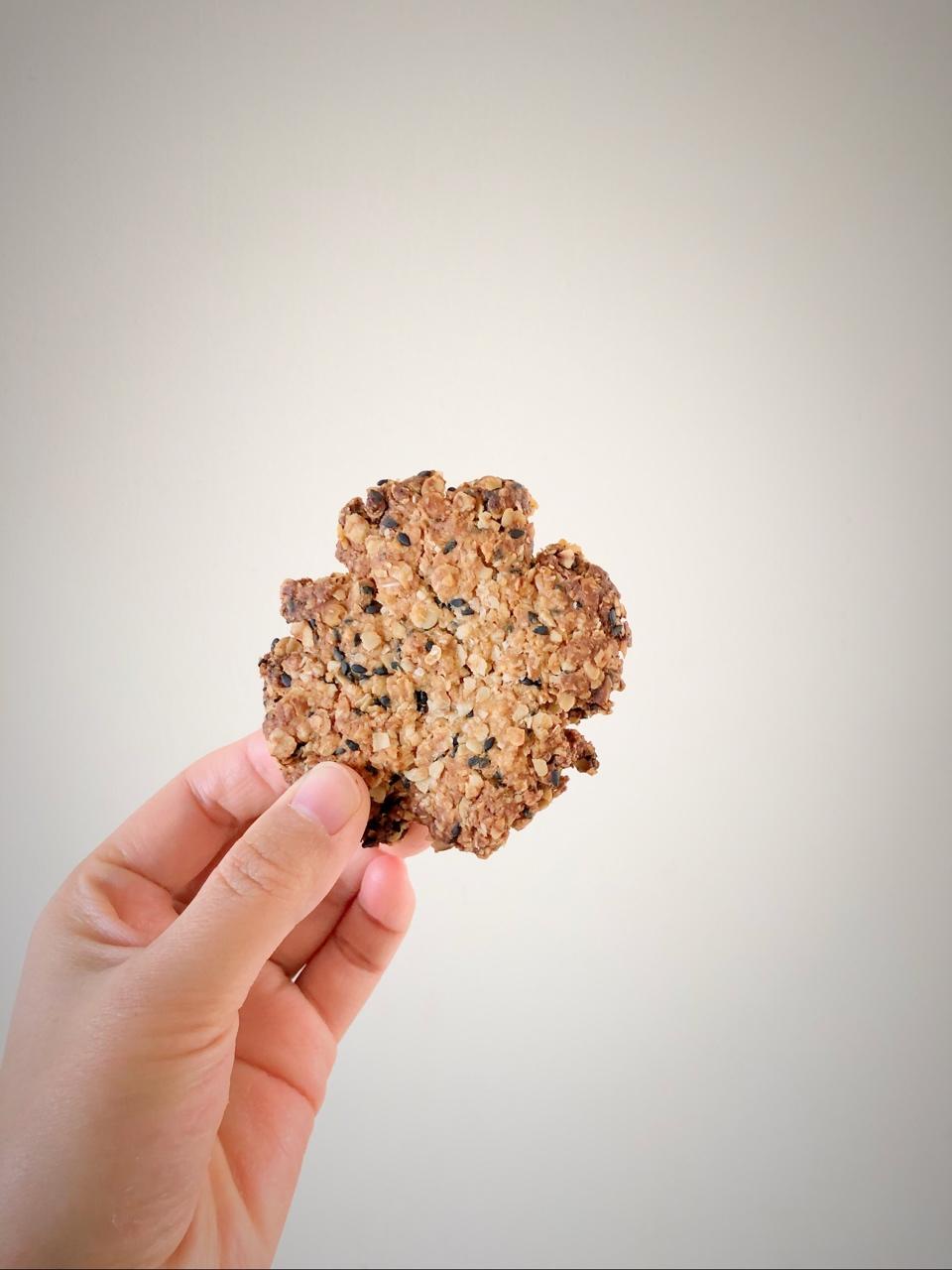 素食:有机燕麦芝麻大饼干