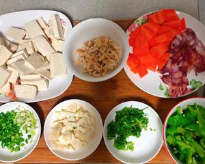 超级美味客家美食的香菇虾米豆腐煲的做法 步骤1