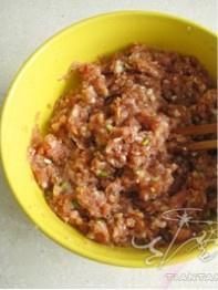 西芹海米水煎包的做法 步骤4