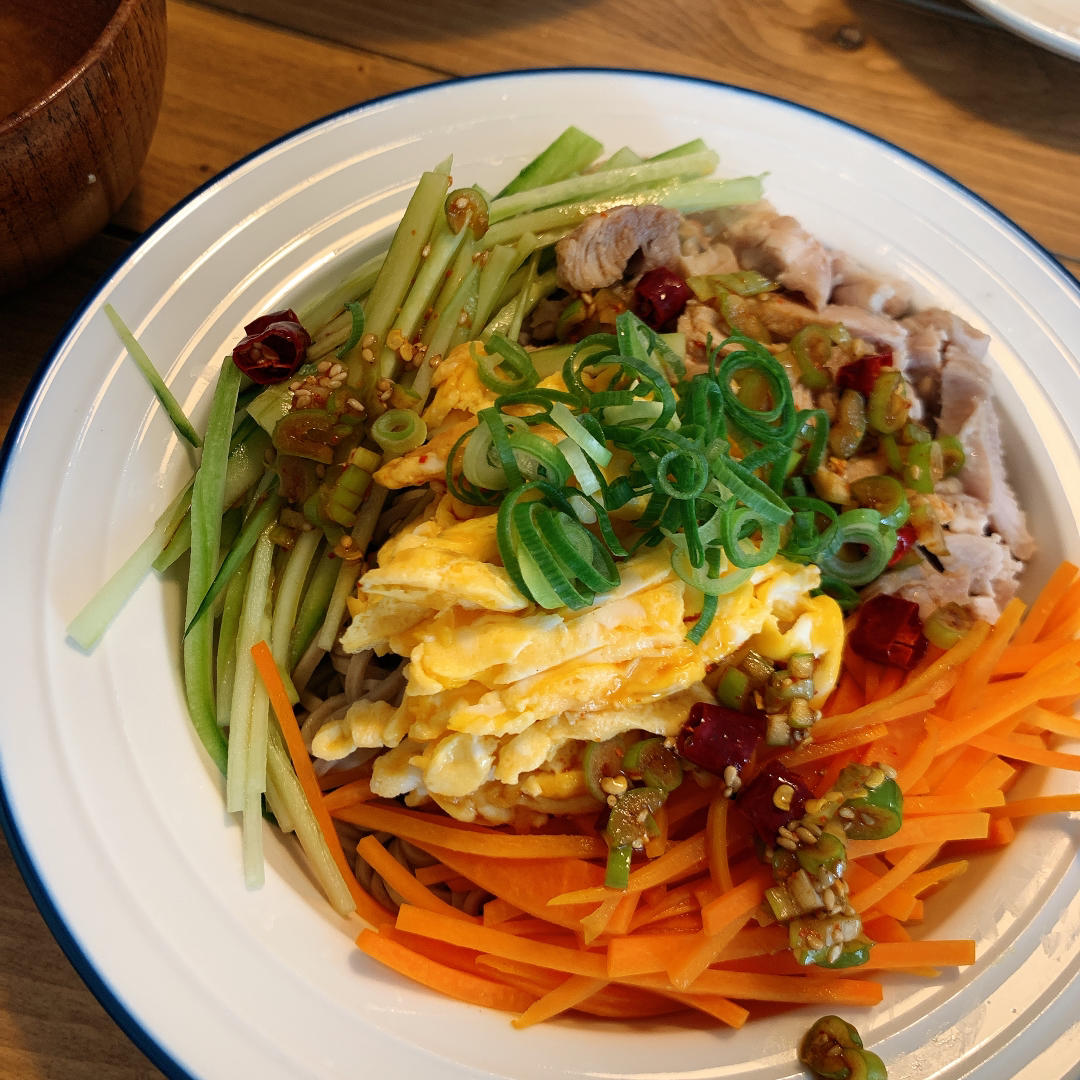 【快手减脂餐】凉拌鸡丝荞麦面（附万能凉拌汁做法）