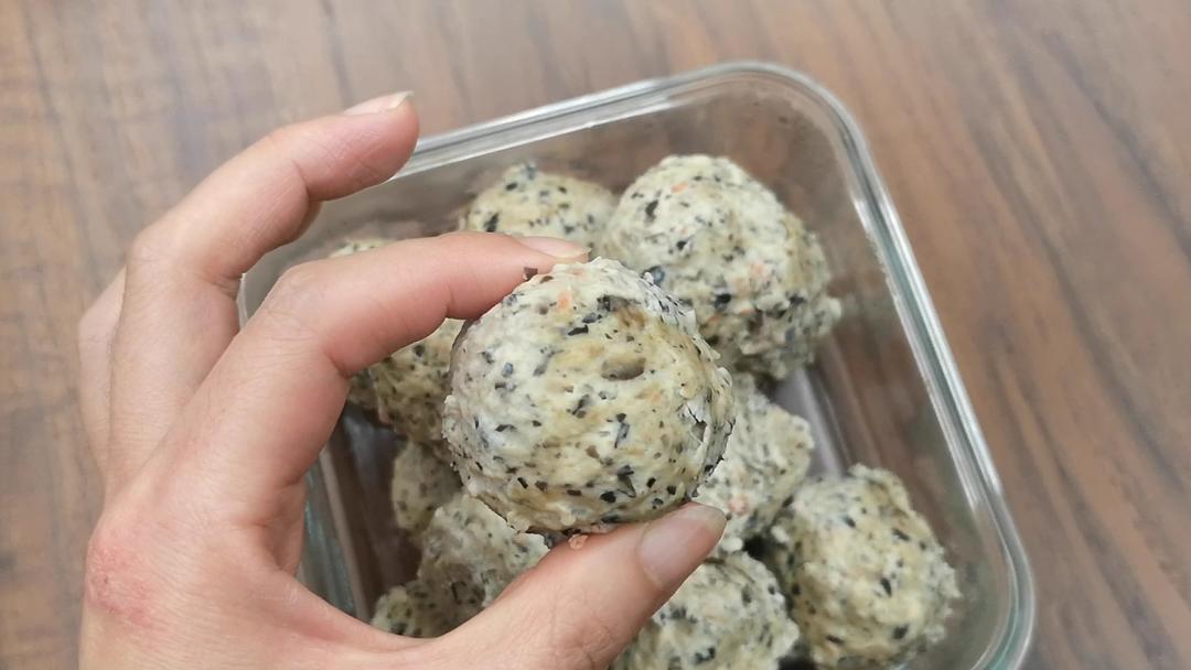 香菇木耳鸡胸肉丸