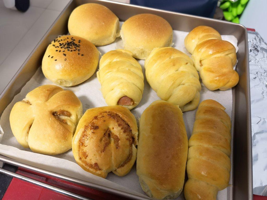 宇宙无敌巨好吃芝士夏威夷风热狗美味沙拉皇家尊享葱香面包