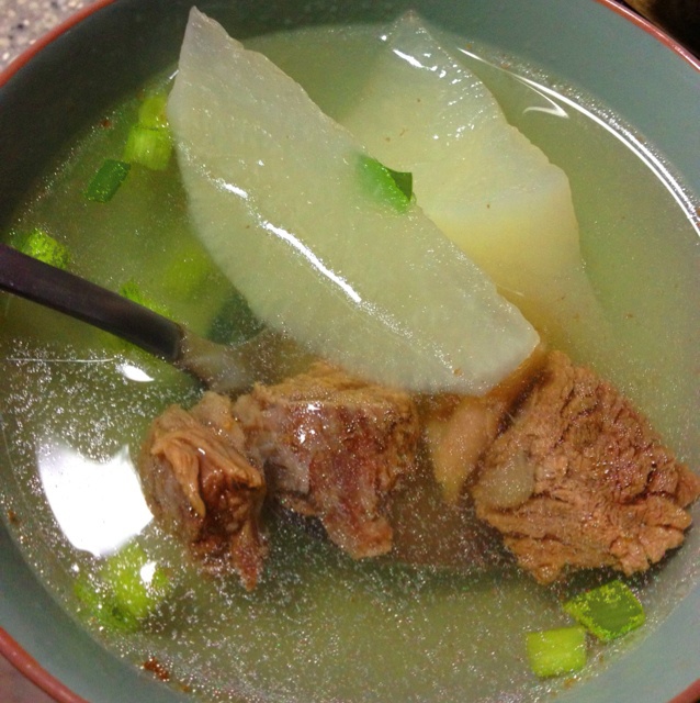 白萝卜牛腩汤