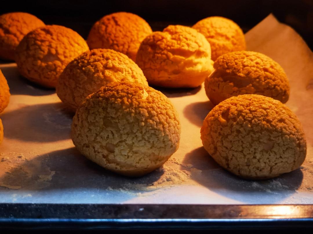 一口就爆浆的卡士达酥皮泡芙