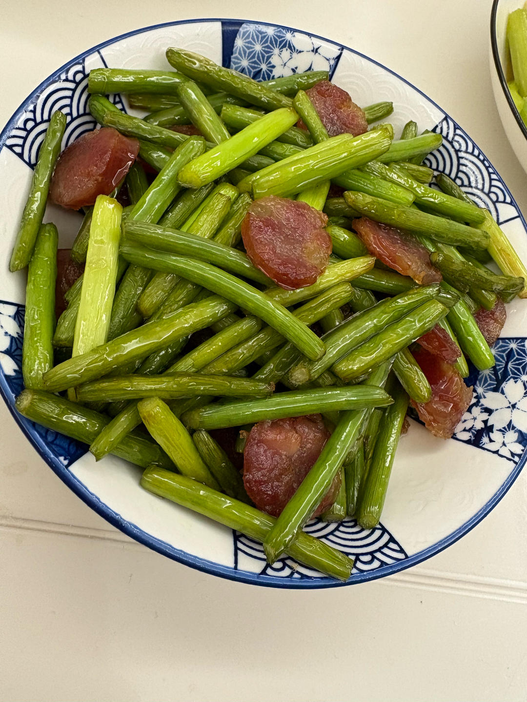 炒下饭的蒜苗炒腊肠（四川香辣腊肠）