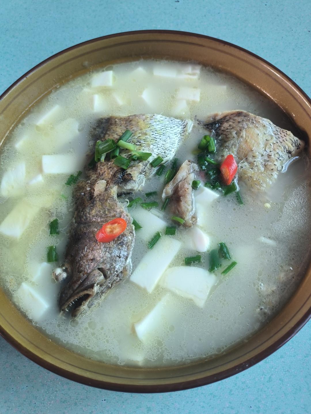 鲫鱼豆腐汤