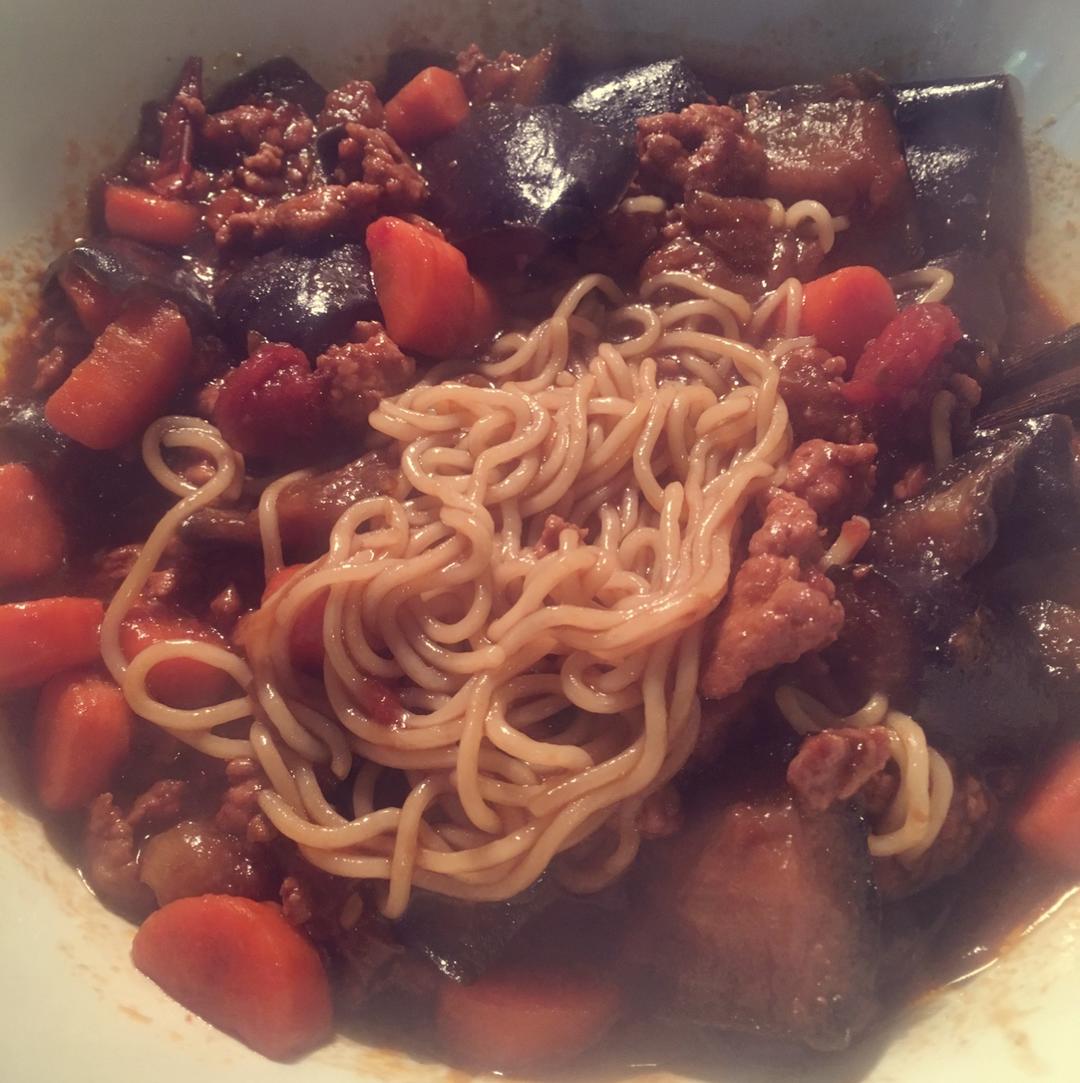 西红柿茄子肉丁打卤面