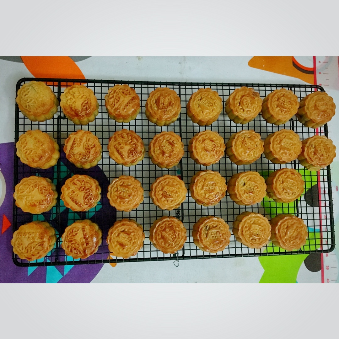 广式月饼－－蛋黄豆沙月饼