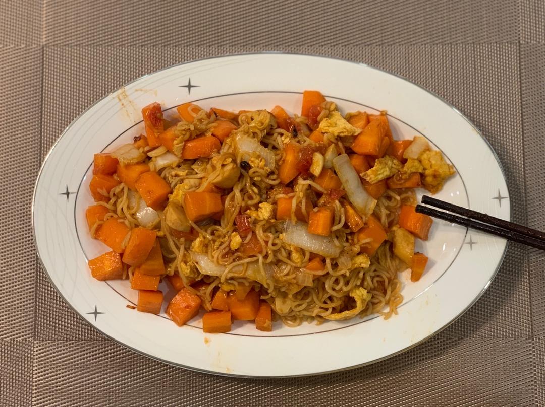 火腿鸡蛋炒面
