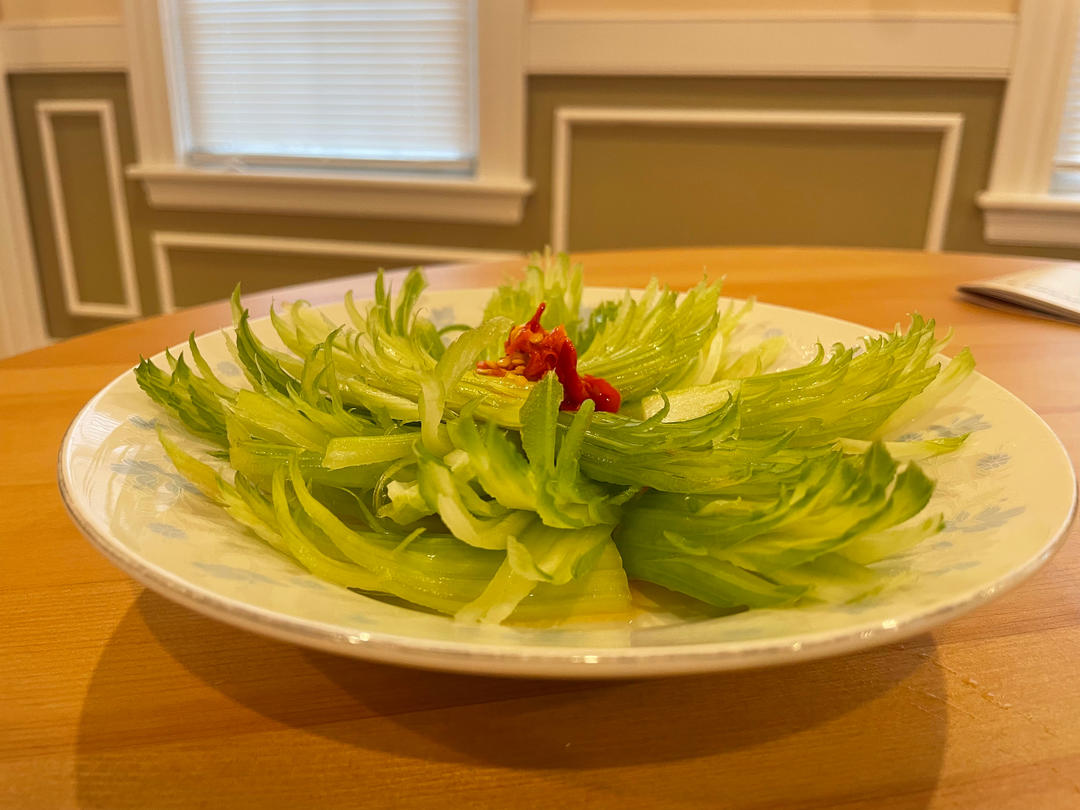凉拌凤尾菊花西芹
