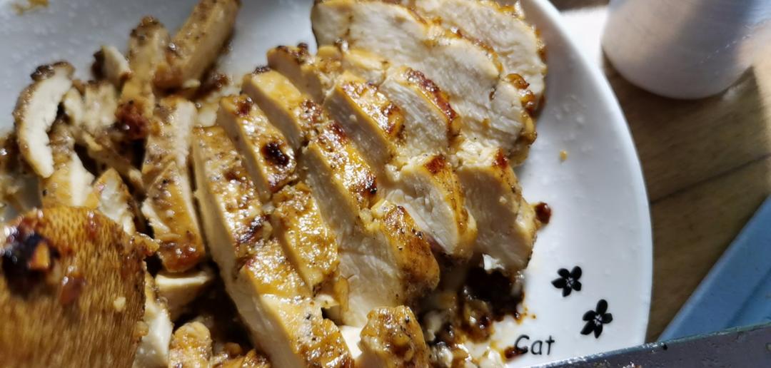 酷炫屌炸天好吃的煎鸡胸肉（香蒜蜂蜜煎鸡胸肉）