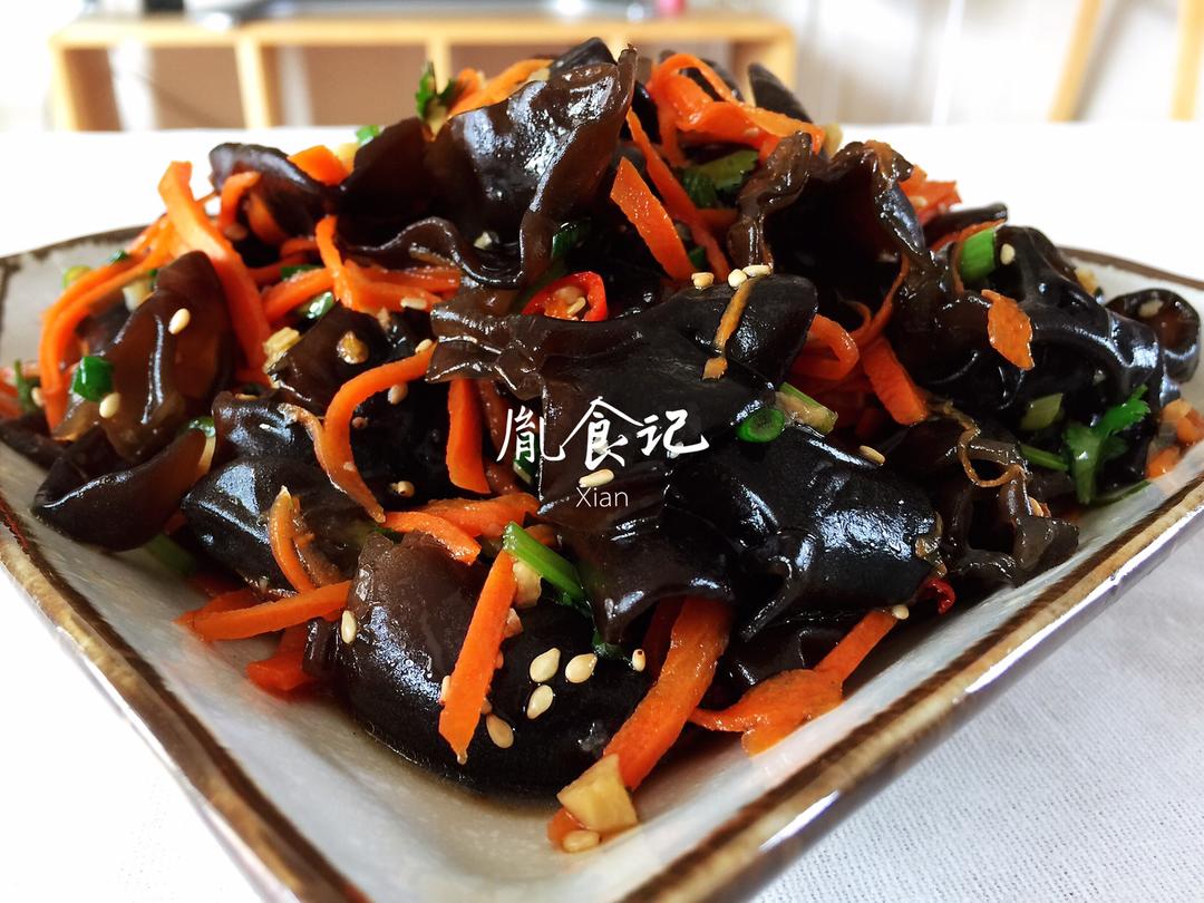 凉拌木耳胡萝卜(酸辣爽口,美味营养)的做法