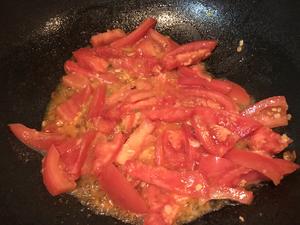 【小二，来碗汤】家常西红柿疙瘩汤—酸酸的，开胃解腻又解馋的做法 步骤2