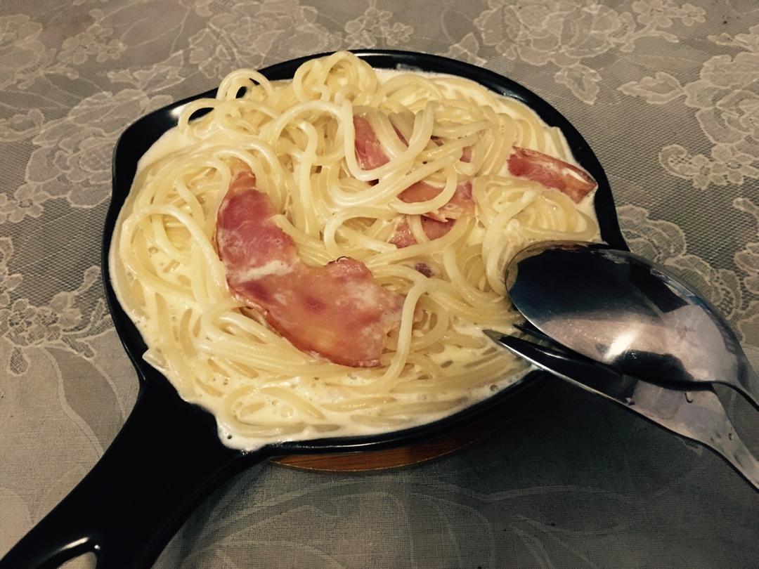 白汁蘑菇培根意粉