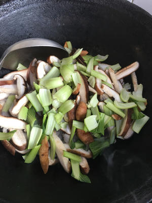 汤鲜味美༄「香菇油菜🥬汤」༄的做法 步骤8