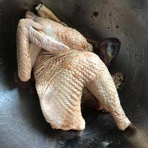 电饭煲盐焗鸡   手撕焖鸡的做法 步骤1