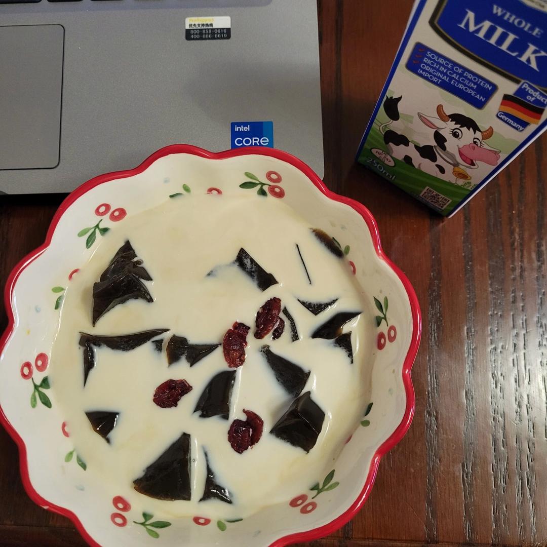 红豆牛奶龟苓膏