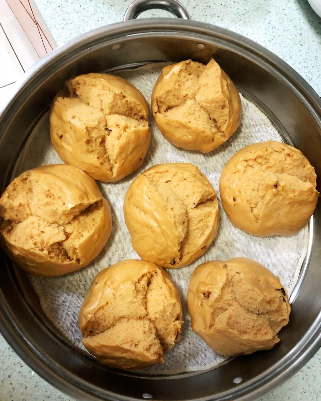 夏天的风_蕊儿妈妈做的手工老面馒头 & 红糖开花馒头