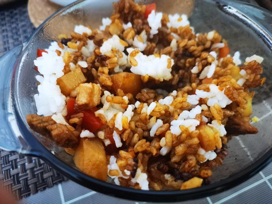 五花肉土豆焖饭