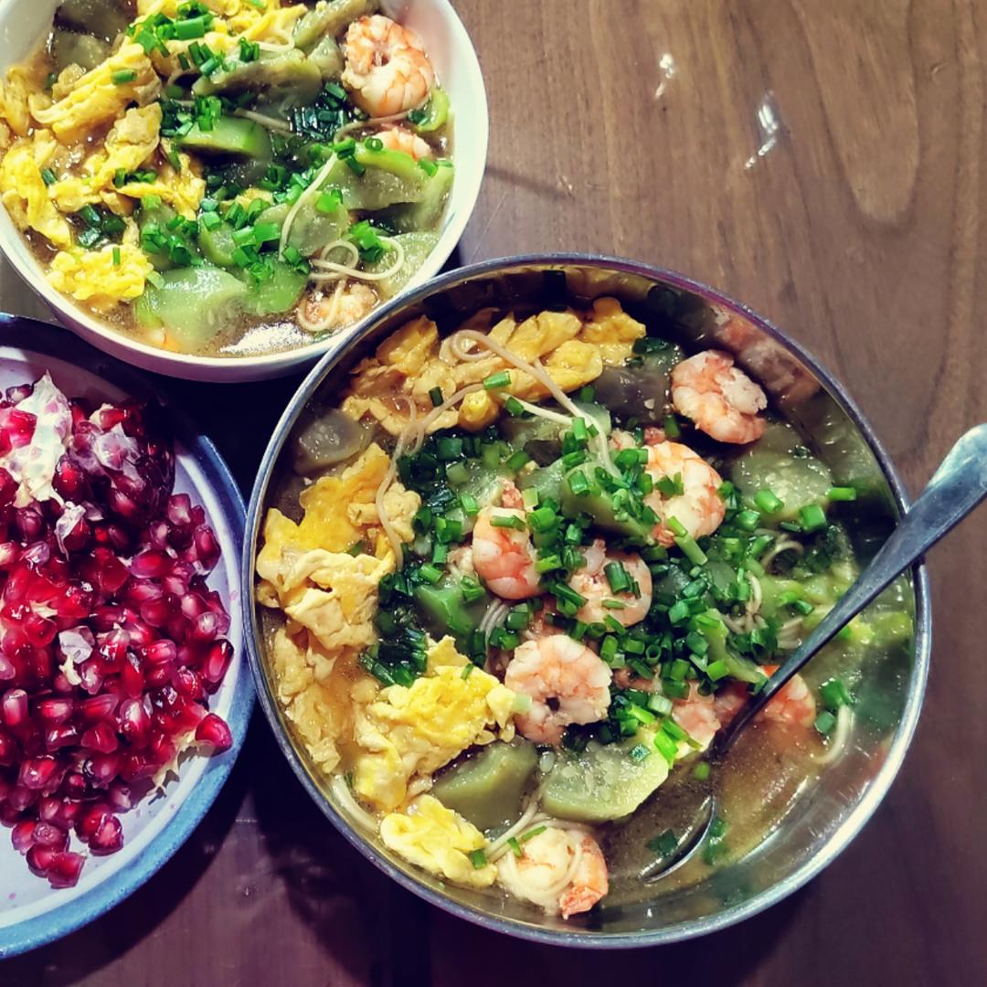 丝瓜虾仁鲜汤面