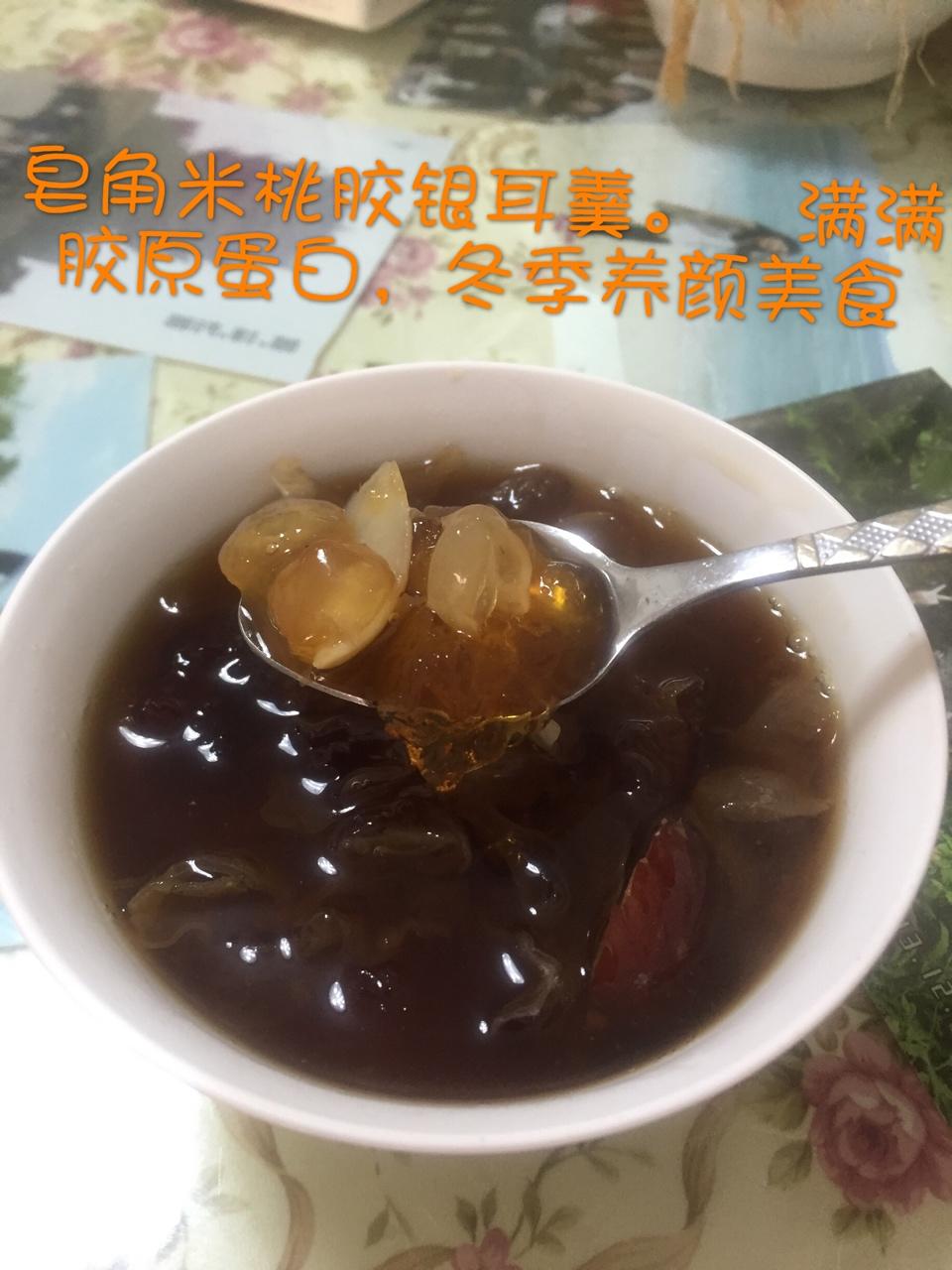 美容润肤 益气补血《桃胶皂角米百合银耳红枣羹》