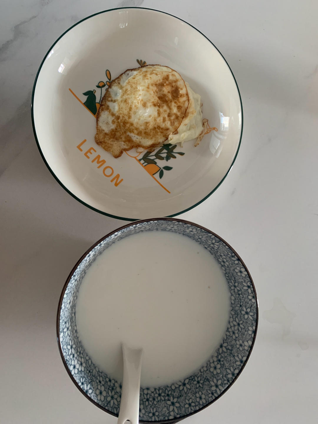 牛奶燕麦片+煎鸡蛋