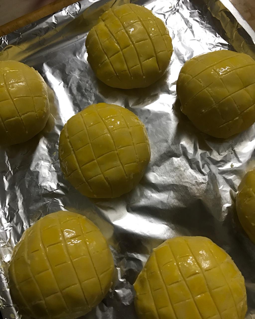 好吃到炸裂的港式菠萝包（附带制作酥皮的小视频）