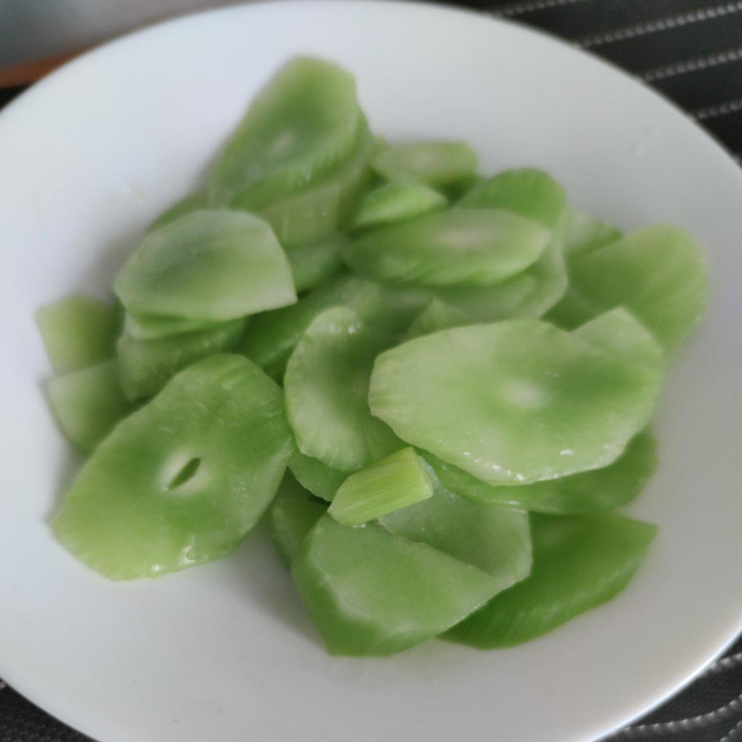 清炒莴笋丝（脆嫩又清爽）