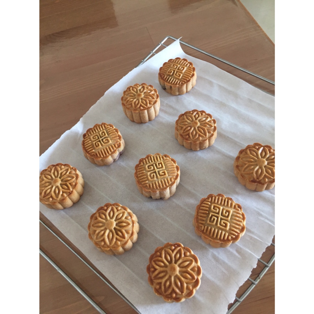 广式月饼—蛋黄莲蓉月饼