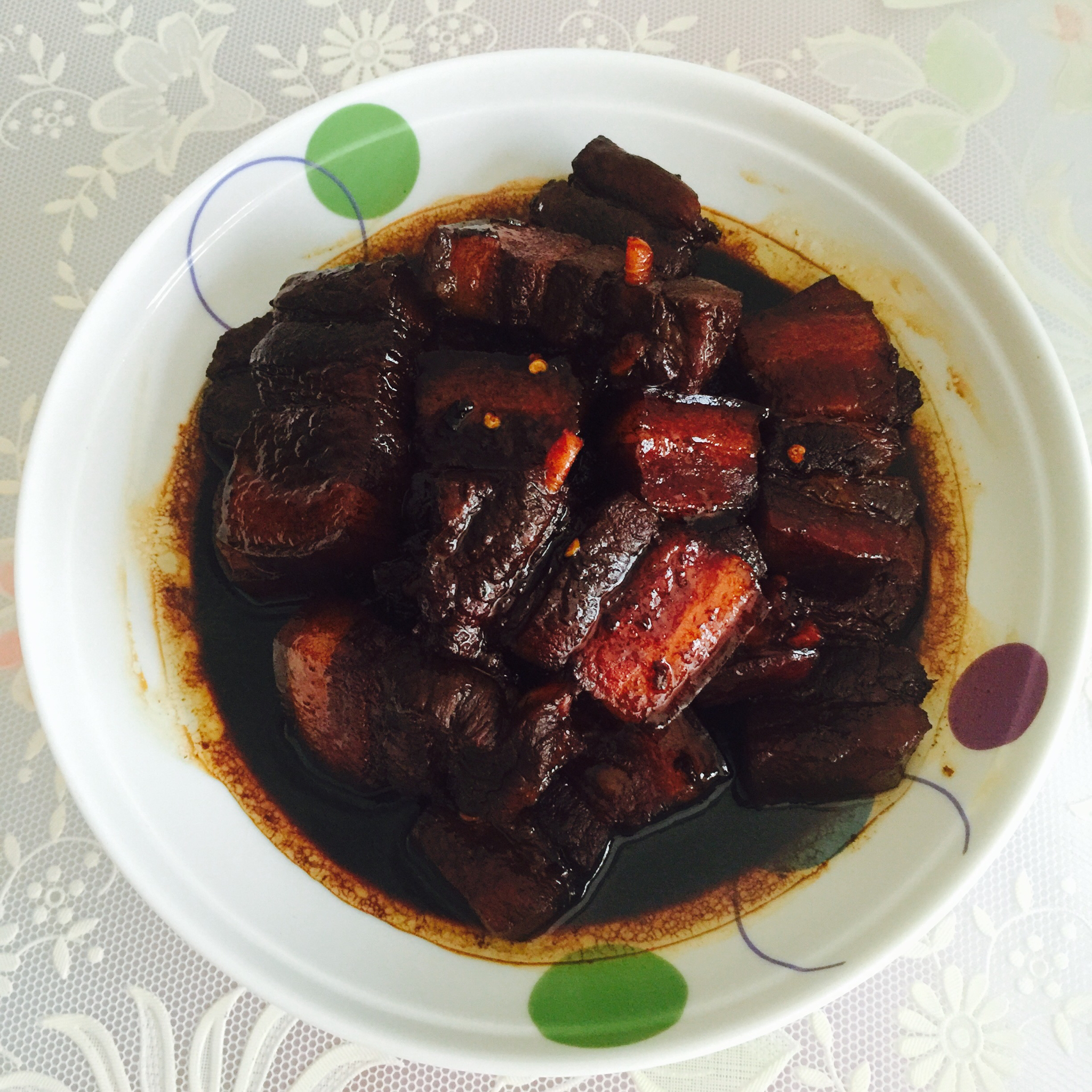 吃着碗里望着锅里的红烧肉