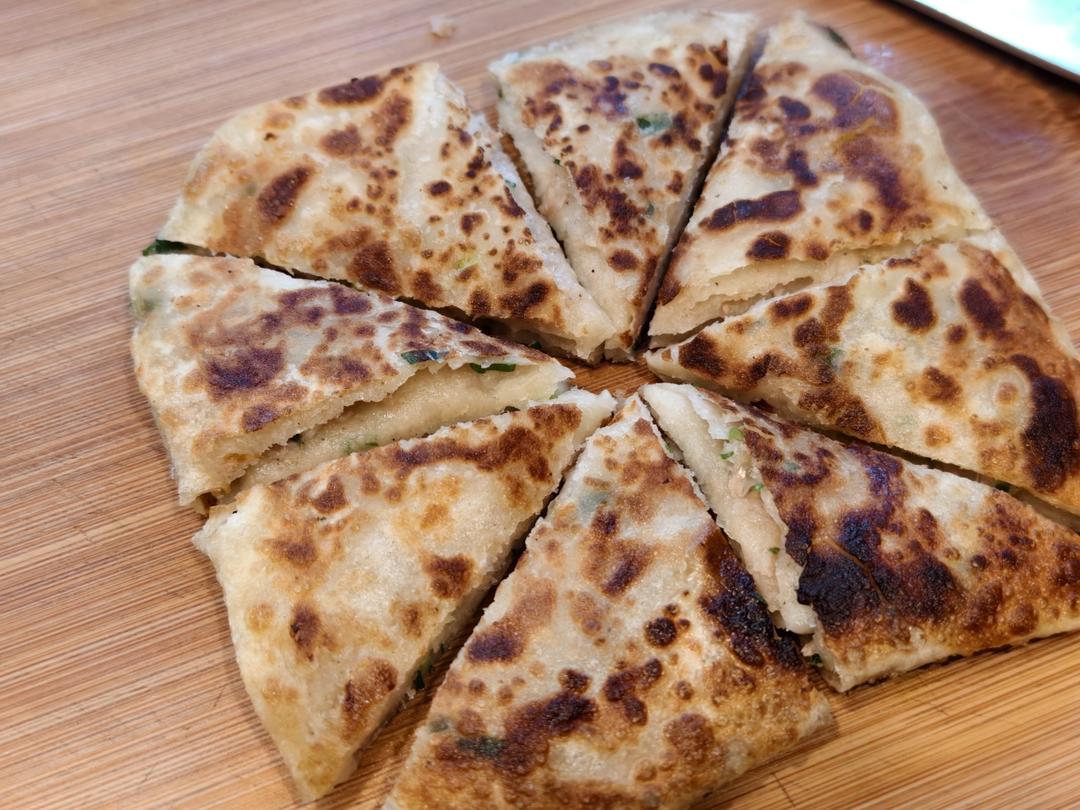 千层葱油饼  烙咸油馍 外焦里软（ 这样和面，即使放凉也不硬）半烫面葱花饼