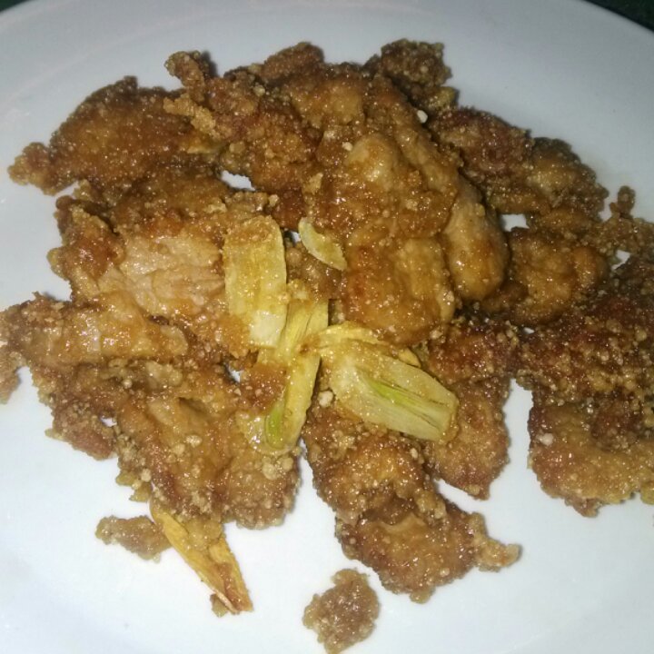 小妮子在厨房各种瞎折腾