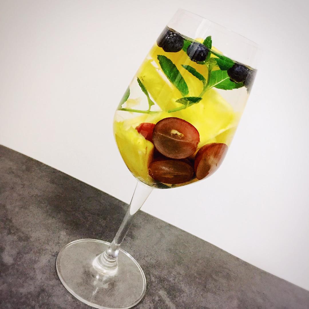 detox water『冷萃水果』比星爸爸冷萃咖啡更健康的饮品哦的做法